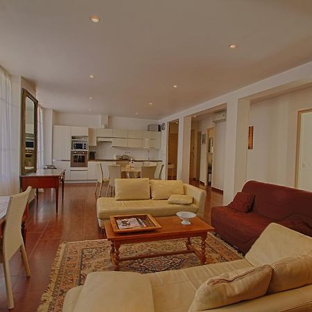 F3 Place Miot Apartment อฌักซิโอ้ ภายนอก รูปภาพ