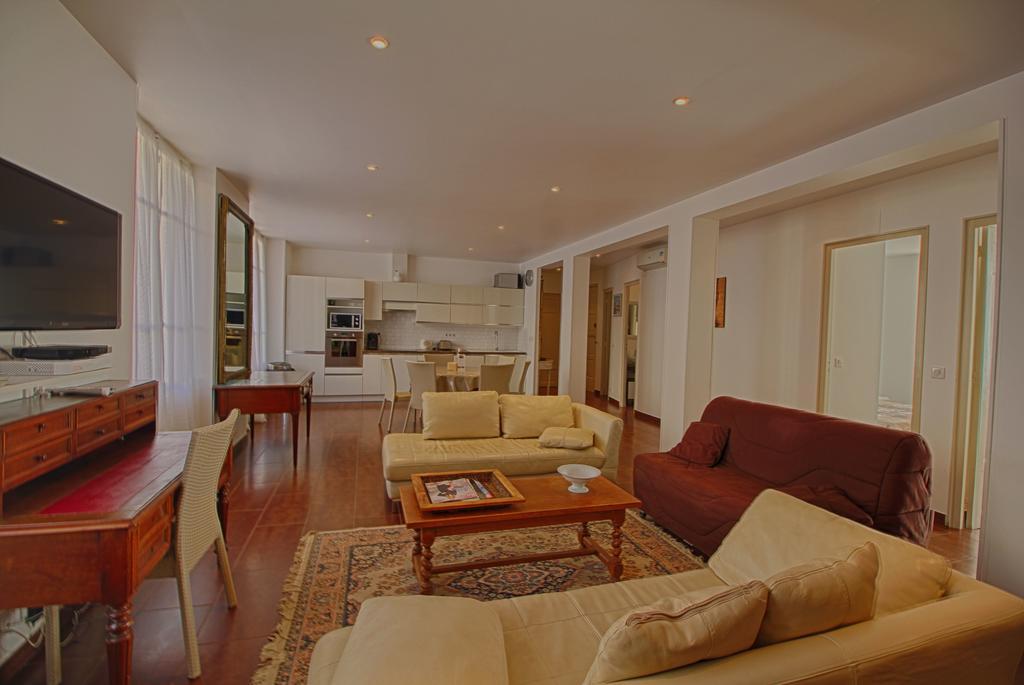 F3 Place Miot Apartment อฌักซิโอ้ ภายนอก รูปภาพ